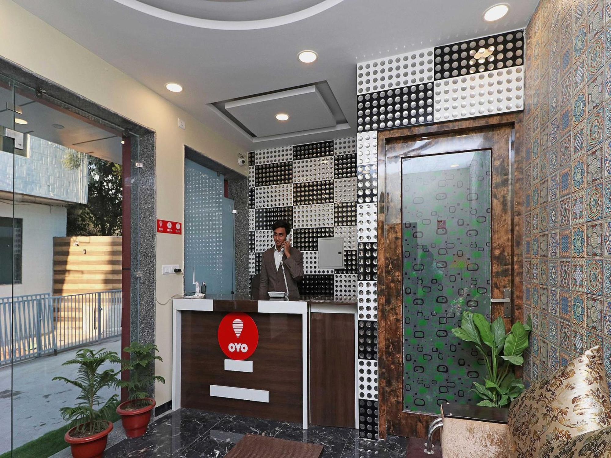 Hotel O Cloud Нью-Дели Экстерьер фото